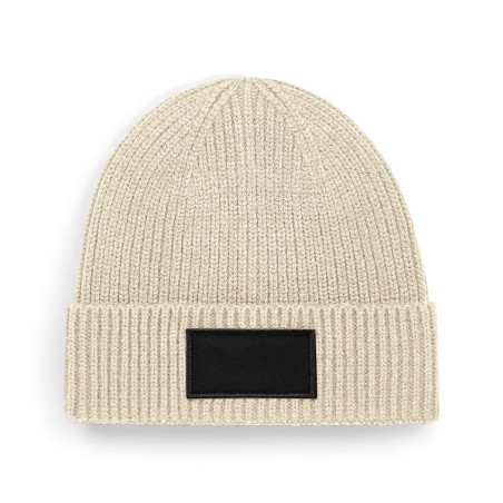 Gorro moderno con parche