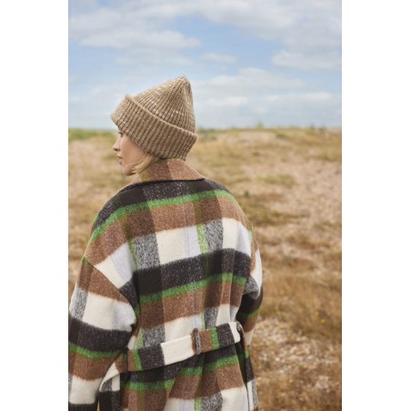 Gorro con parche de punto grueso
