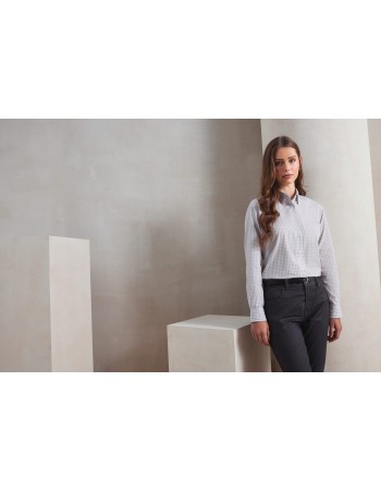 Large-check gingham shirt