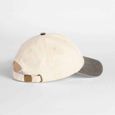 Compact vintage cap with contrast peak